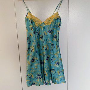 VALENTINE SALE | Vintage Victorias Secret Slip